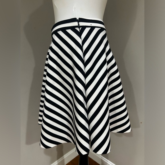 Abercrombie & Fitch Striped Black & White Raw Hem Mini Skirt Size S - Picture 3 of 12